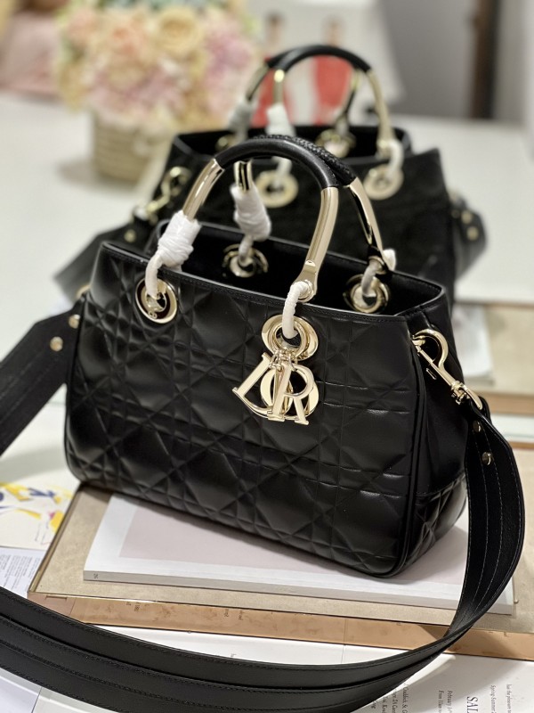 Handbag Dior 1202 size 31×31×11 cm