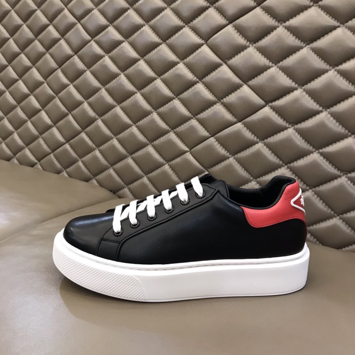 Prada Low Top sneaker 34