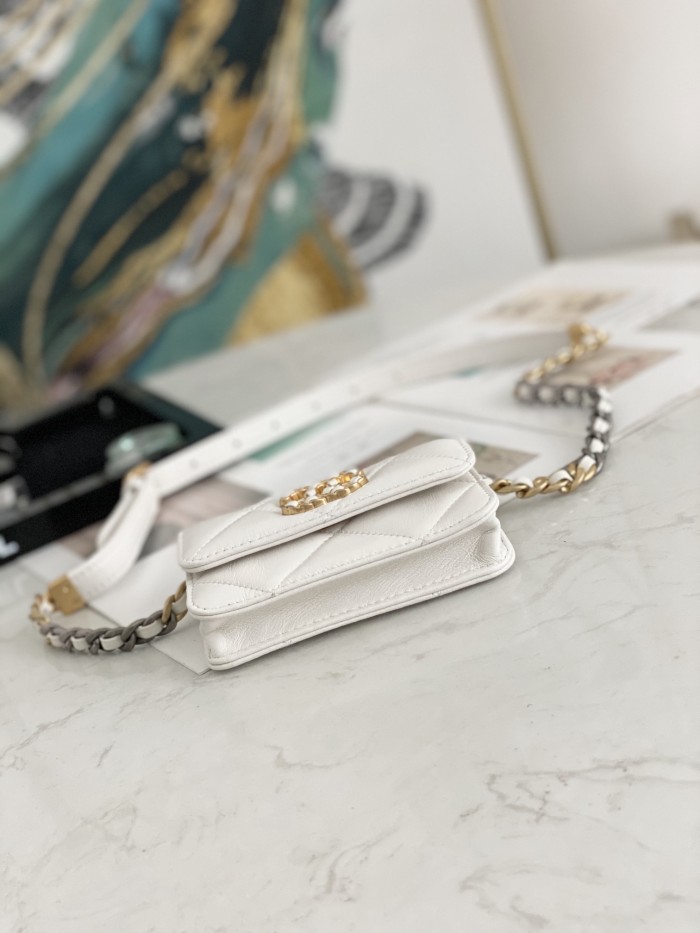 Handbag Chanel 81166 size 12 8.5 2.5 cm