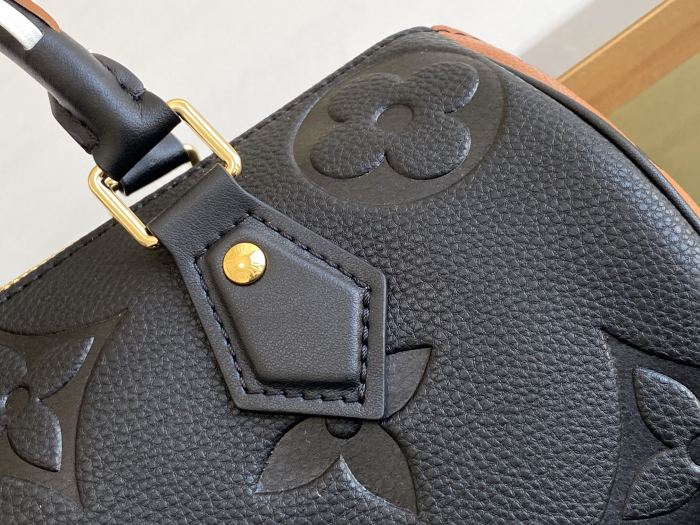 Handbag Louis Vuitton M58524 size 25.0 x 19.0 x 15.0 cm