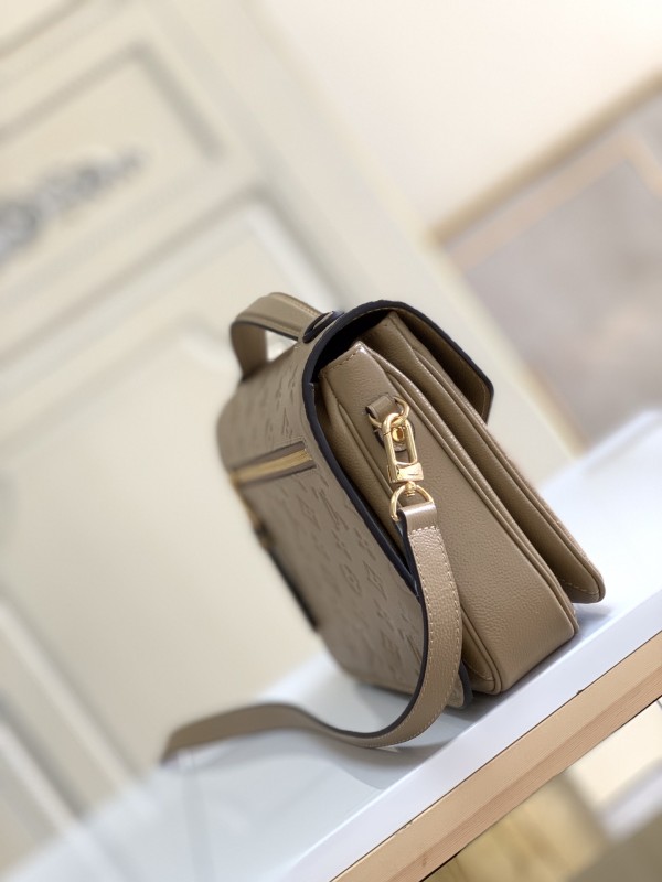 Handbag Louis Vuitton M41488 size 25 x 19 x 9 cm