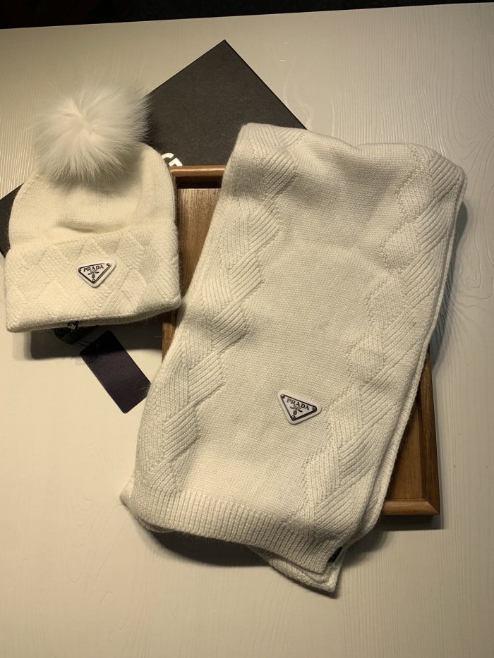 Hat & Scarf Prada 2