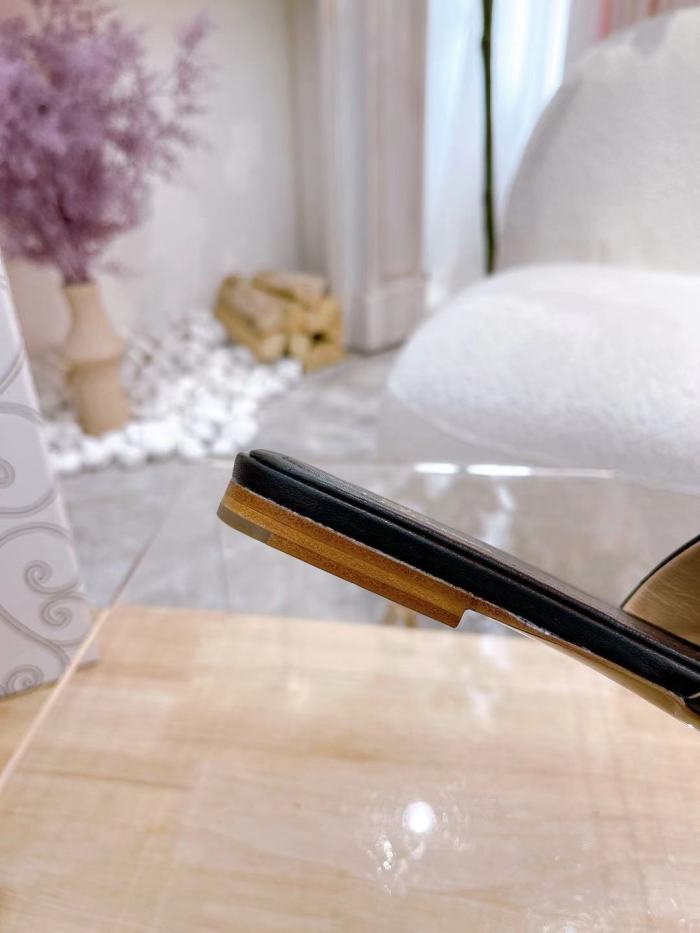 VALENTINO GARAVANI Roman Stud WOMEN 34