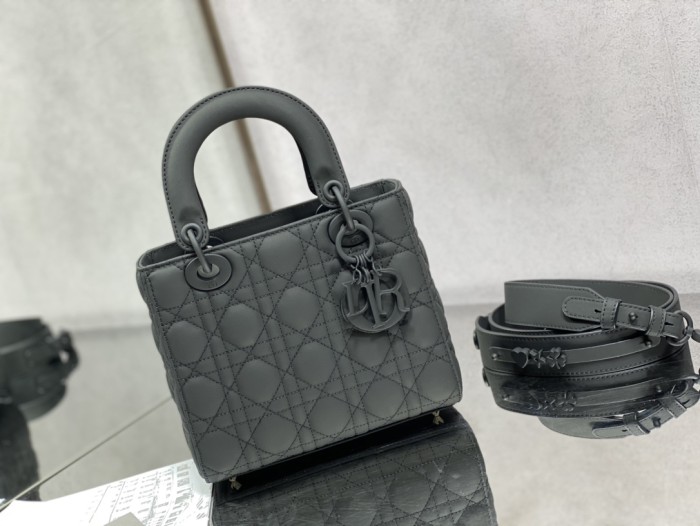 Handbag Dior size 20 cm