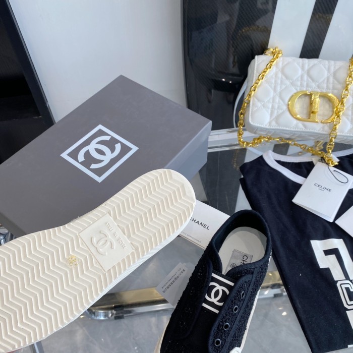 Chanel Flat canvas Sneaker 2
