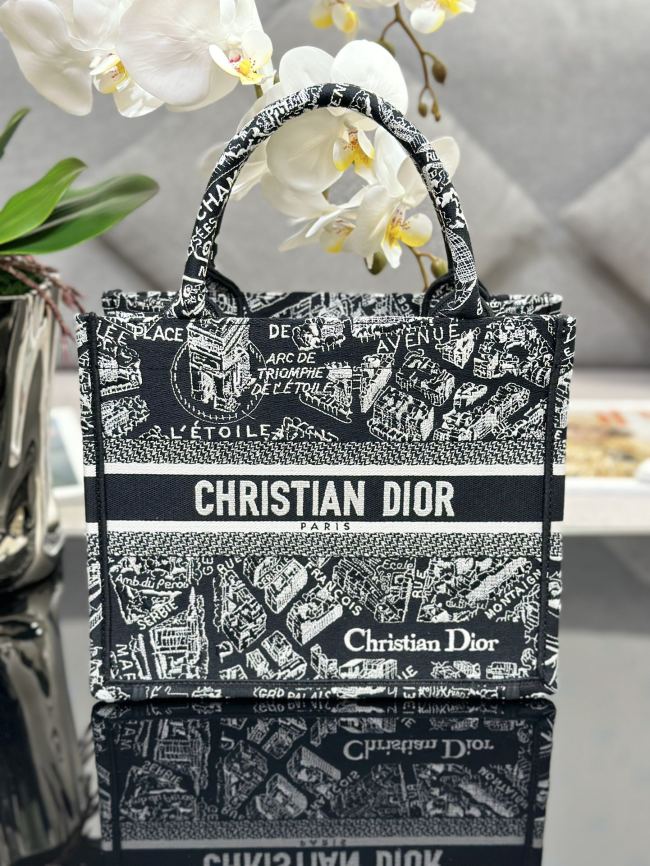 Handbag Dior M1286 size 26.5 x 21 x 14 cm