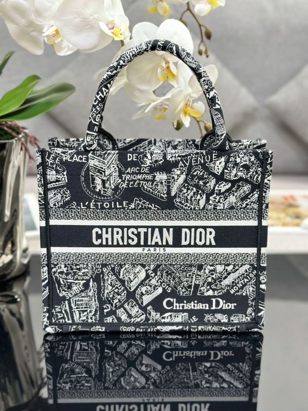 Handbag Dior M1286 size 26.5 x 21 x 14 cm