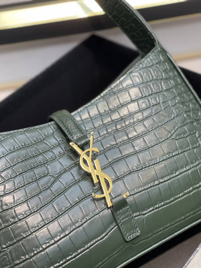 Handbags SAINT LAURENT 657228 size 24.5x16x6 cm