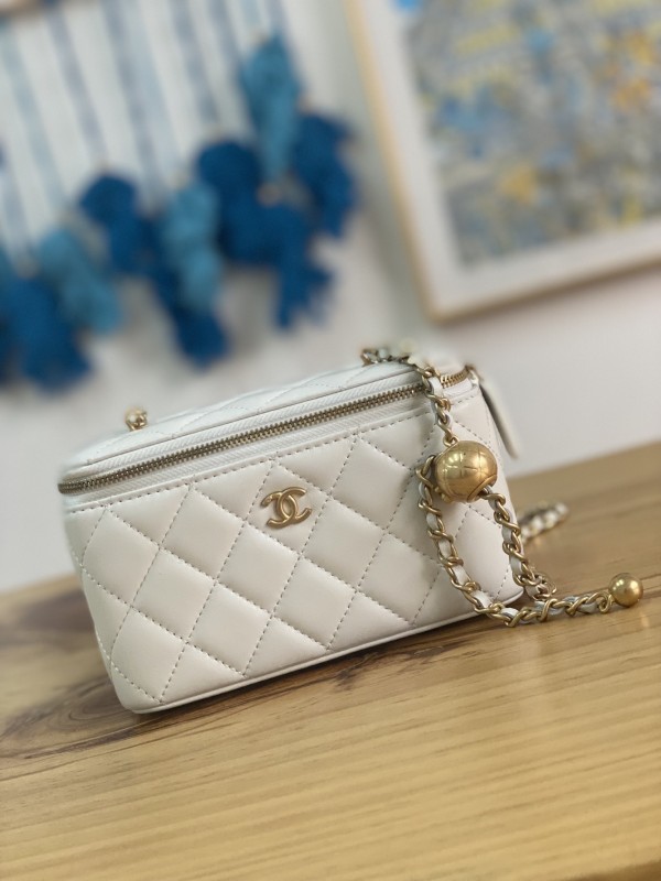 Handbag Chanel 81220 size 16 9.5 8 cm