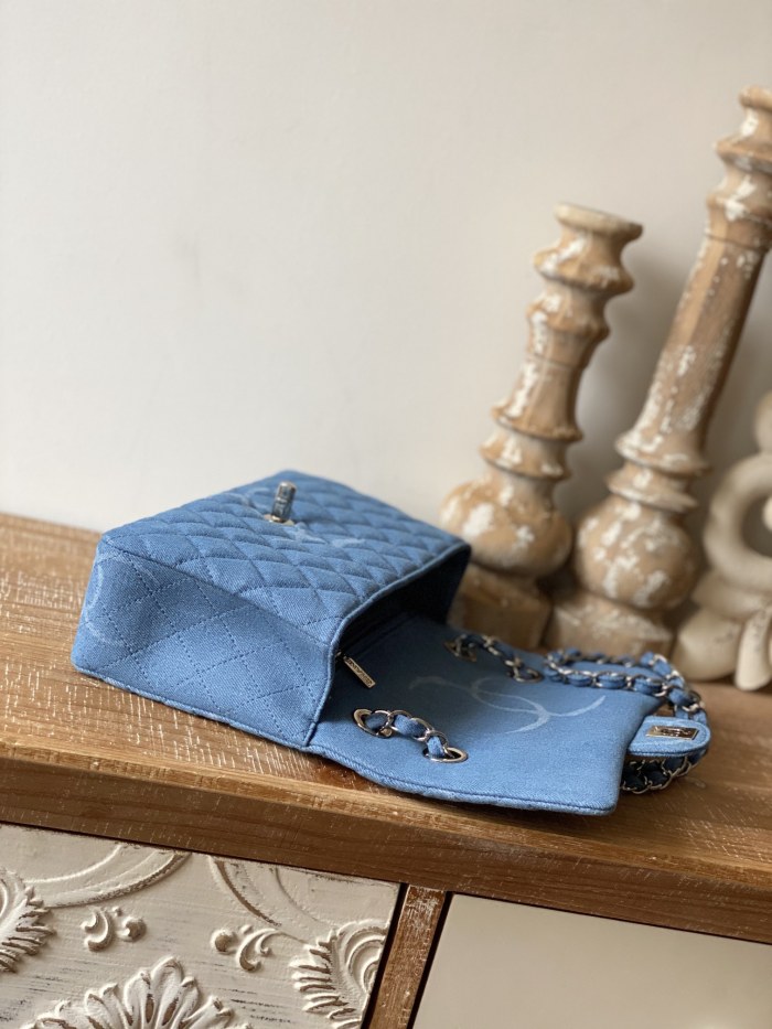 Handbag Chanel AS2071 size 25 15 6.5 cm