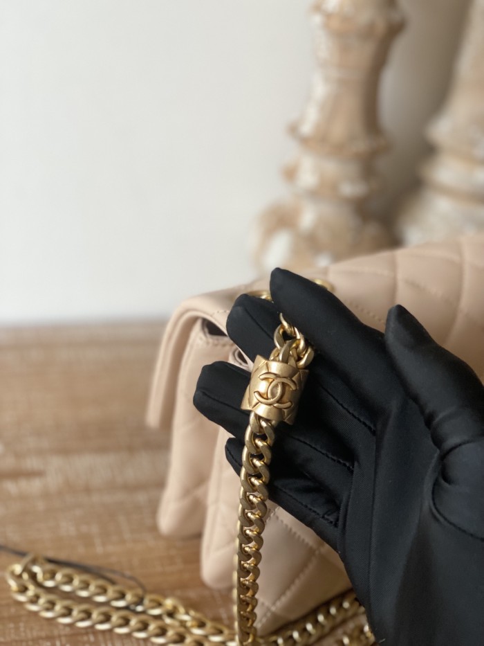 Handbag Chanel AS3393 size 14x22x8 cm