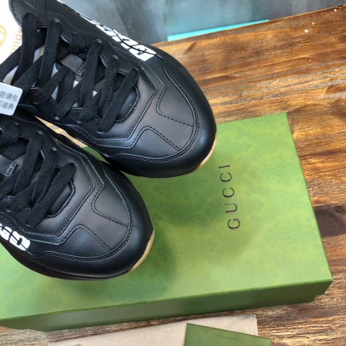 Gucci Rhyton sneaker 18