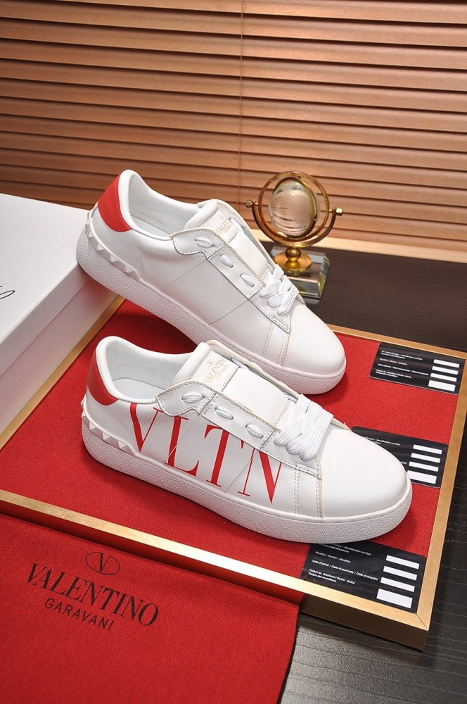 Valentino Garavani Rockstud Untitled calfskin sneaker 22