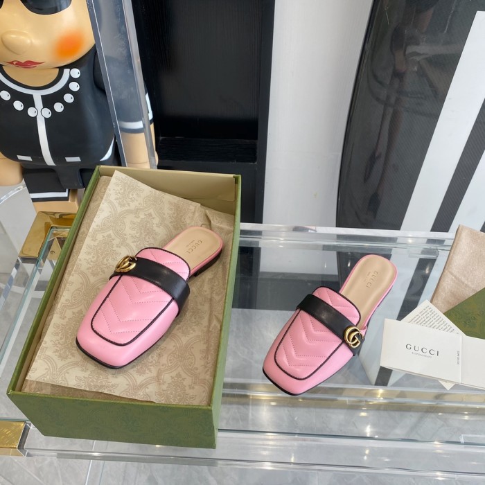 Gucci Leather slipper Women 9