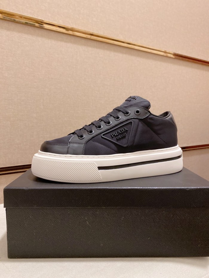Prada Low Top sneaker 13