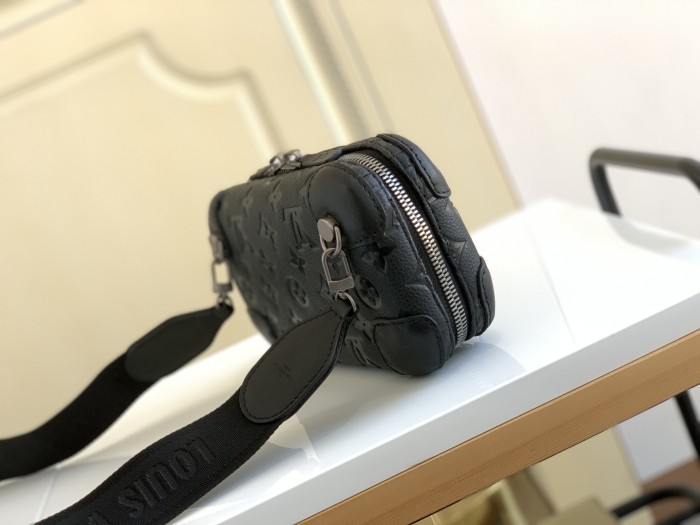 Handbag Louis Vuitton M20439 size 21 x 12 x 6.5 cm