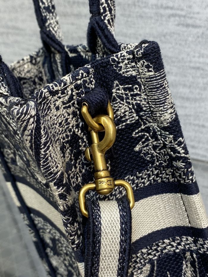 Handbag Dior size 13.5*5*18 cm