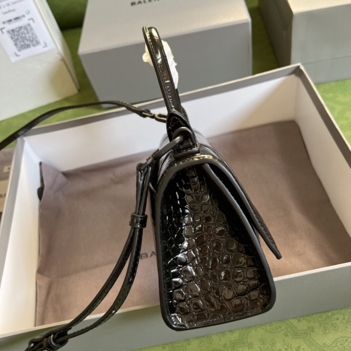 Handbag Gucci 5928331 size 19*13*8 cm