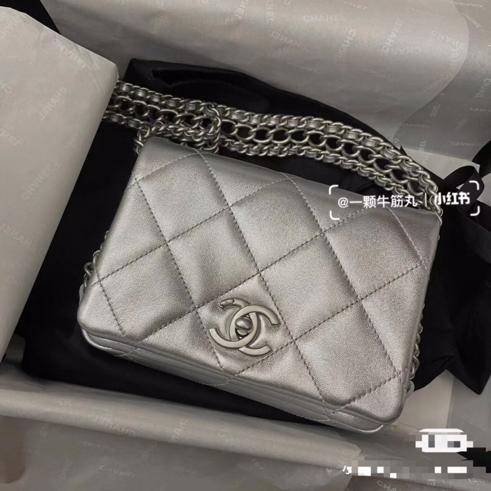 Handbag Chanel size 18 cm