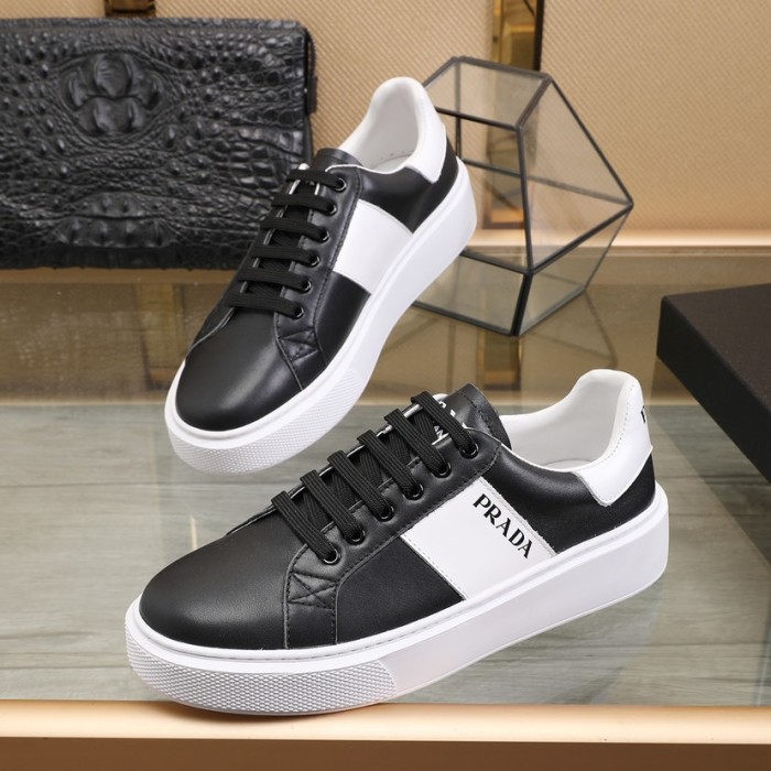 Prada Low Top sneaker 37
