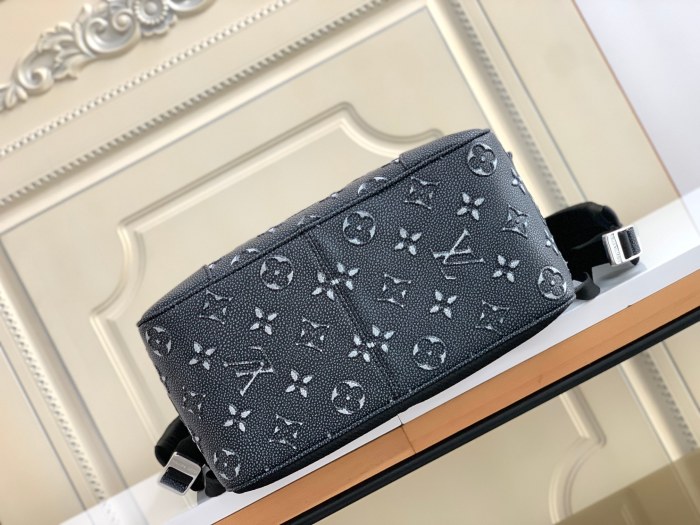 Handbag Louis Vuitton M21359 size 29 x 42 x 15 cm