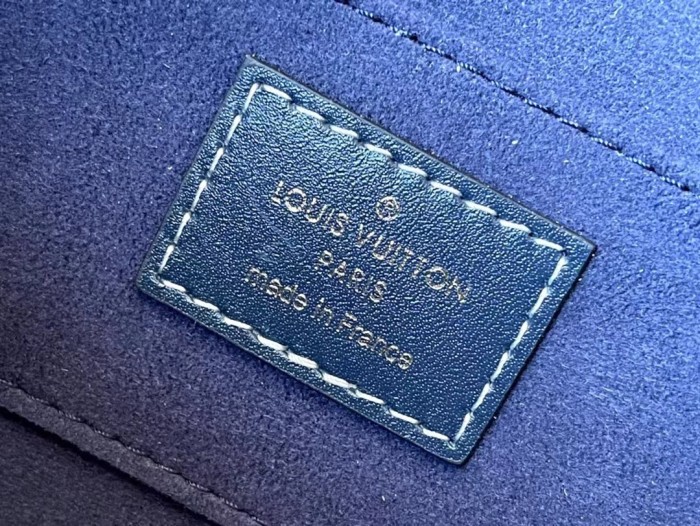 Handbag Louis Vuitton M59716 size 20 x 15 x 9cm