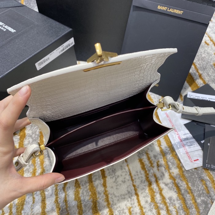 Handbags SAINT LAURENT 602716 size 20x16x7.5 cm