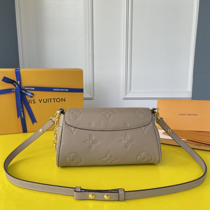 Handbag Louis Vuitton M45836