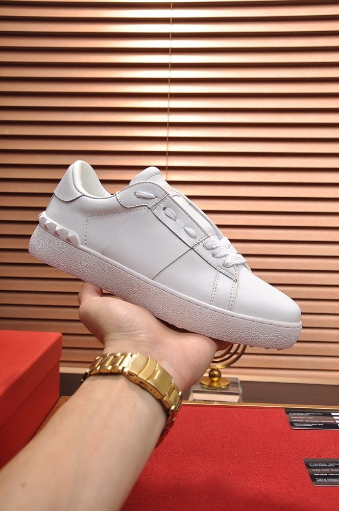 Valentino Garavani Rockstud Untitled calfskin sneaker 33