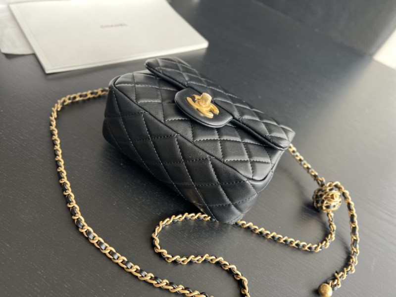 Handbag Chanel size 18 cm
