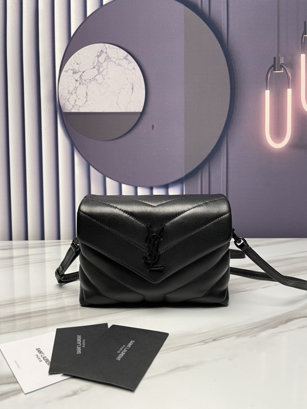 Handbags SAINT LAURENT 467072 size 20X14X7 cm