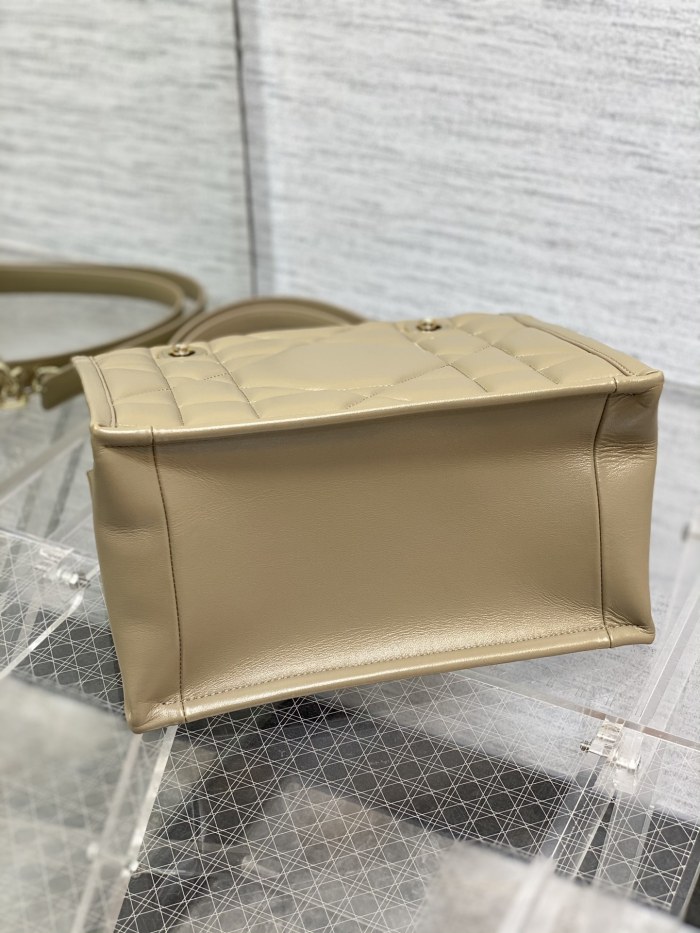 Handbag Dior size 26.5*28*17 cm