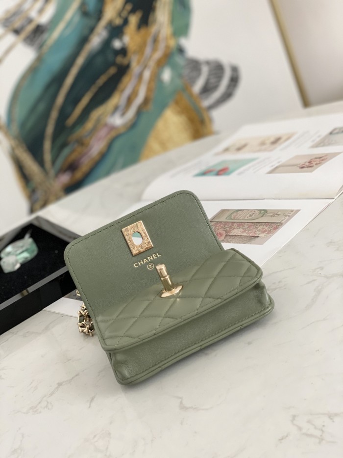 Handbag Chanel 82768 size 12.5 2.5 9 cm