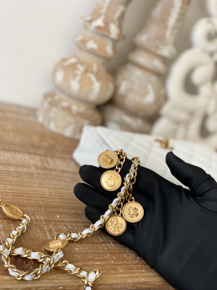 Handbag Chanel AP81234 size 19 cm