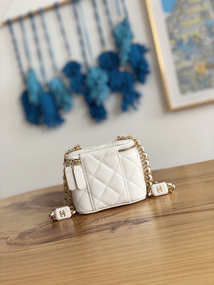 Handbag Chanel 81218 size 11 8.5 7 cm