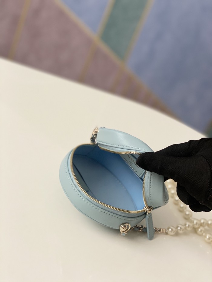 Handbag Chanel 81183 size 12x12x4.5 cm