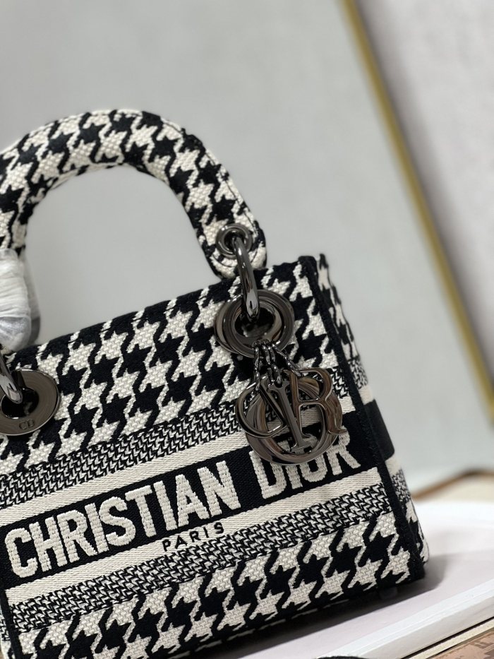 Handbag Dior 9028 size 17×7.5×14 cm