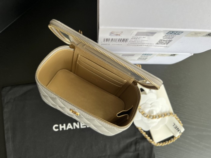 Handbag Chanel AP2303 size 17cmx9.5cmx8 cm