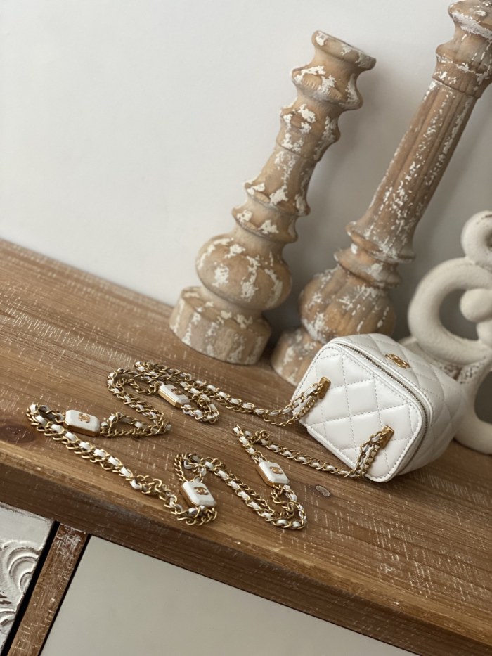 Handbag Chanel 81218 size 11 8.5 7 cm