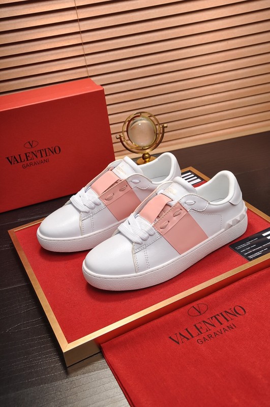 Valentino Garavani Rockstud Untitled calfskin sneaker 30