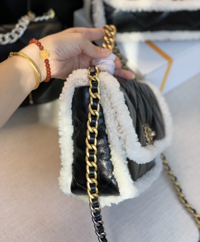 Handbag Chanel As1160 size 26×16×9 cm