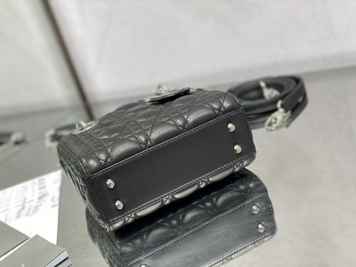 Handbag Dior size 17 cm