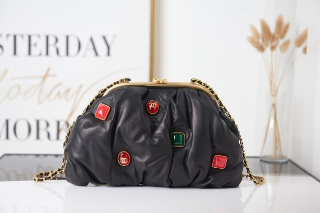 Handbag Chanel AS2138 size 16 27.5 14 cm