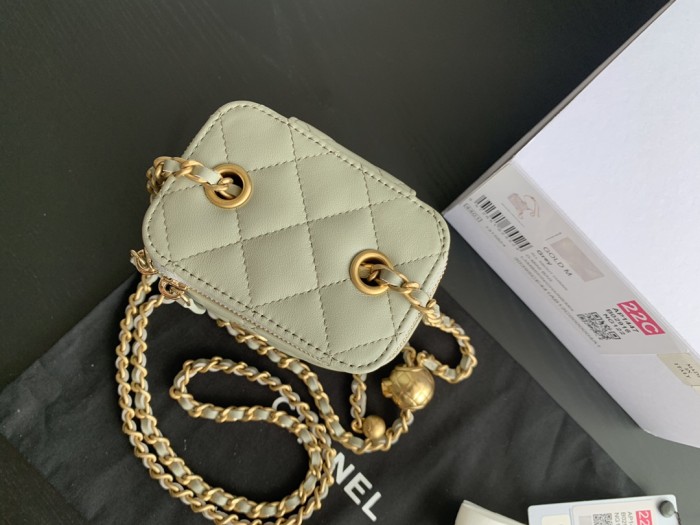Handbag Chanel size 8.5cmx11cmx7 cm