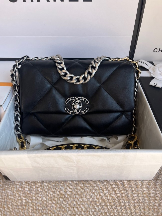 Handbag Chanel size 26cm／30 cm