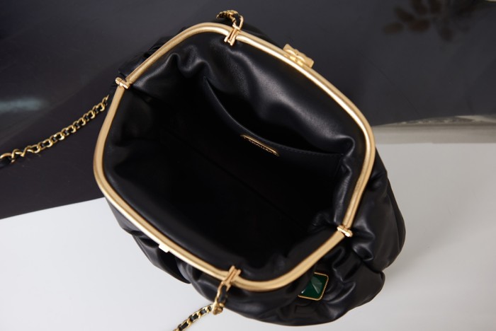 Handbag Chanel AS2138 size 16 27.5 14 cm