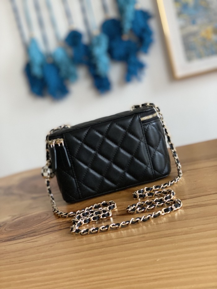 Handbag Chanel 81242 size 17 cm