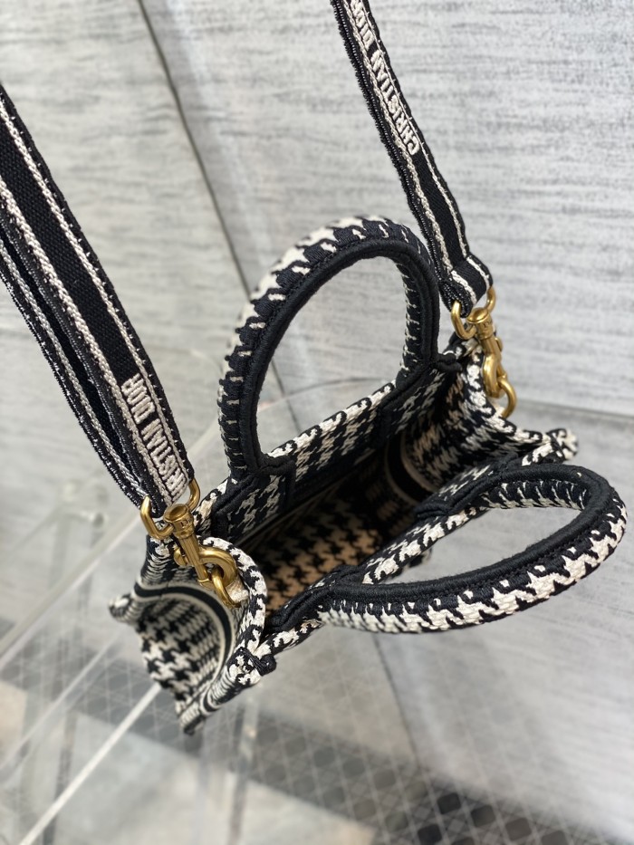 Handbag Dior size 13.5*5*18 cm