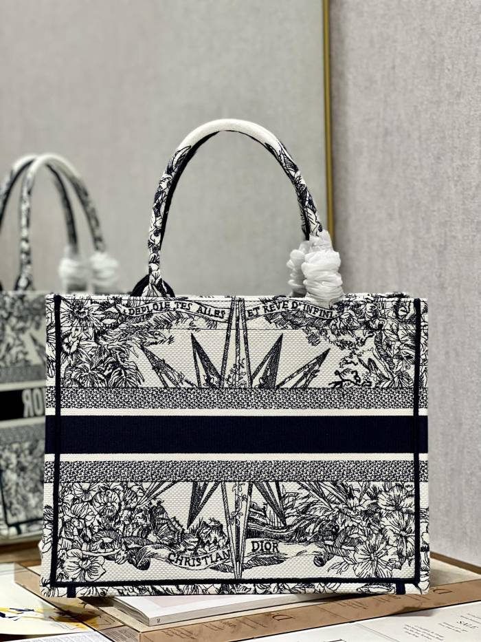 Handbag Dior 1286 size 36×28 cm