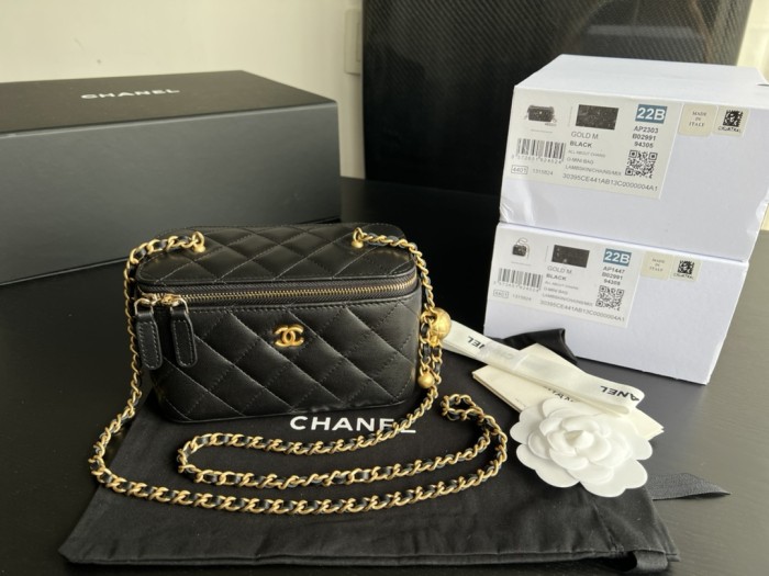 Handbag Chanel AP2303 size 17cmx9.5cmx8 cm